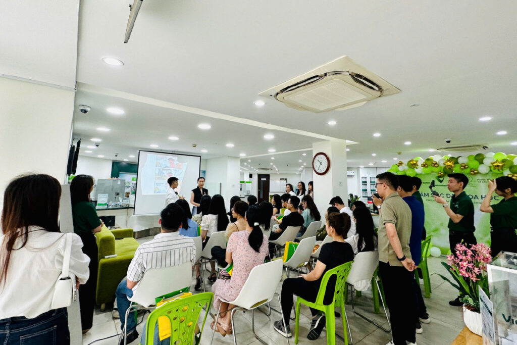 Khách mời tham dự workshop chăm sóc da khoa học do ORIS tổ chức.
