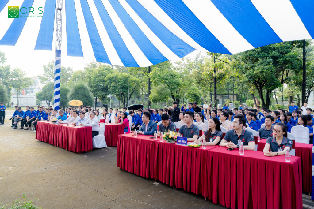 Hơn 500 sinh viên tham dự talkshow sức khỏe tình dục do ORIS và Medcare tổ chức.